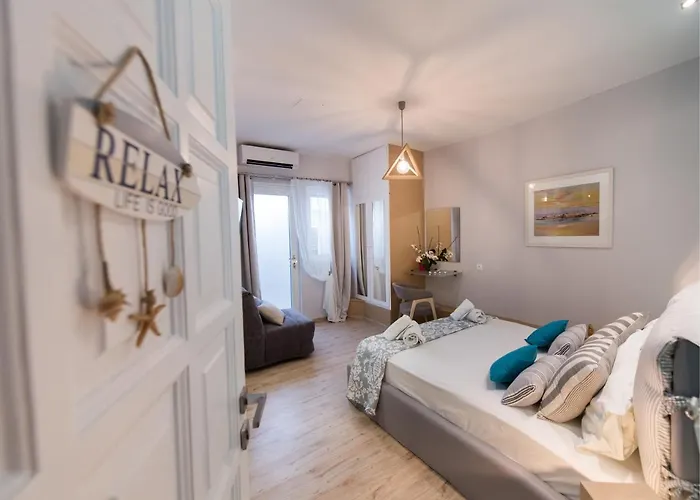 Lefkas City Apartments & Suites